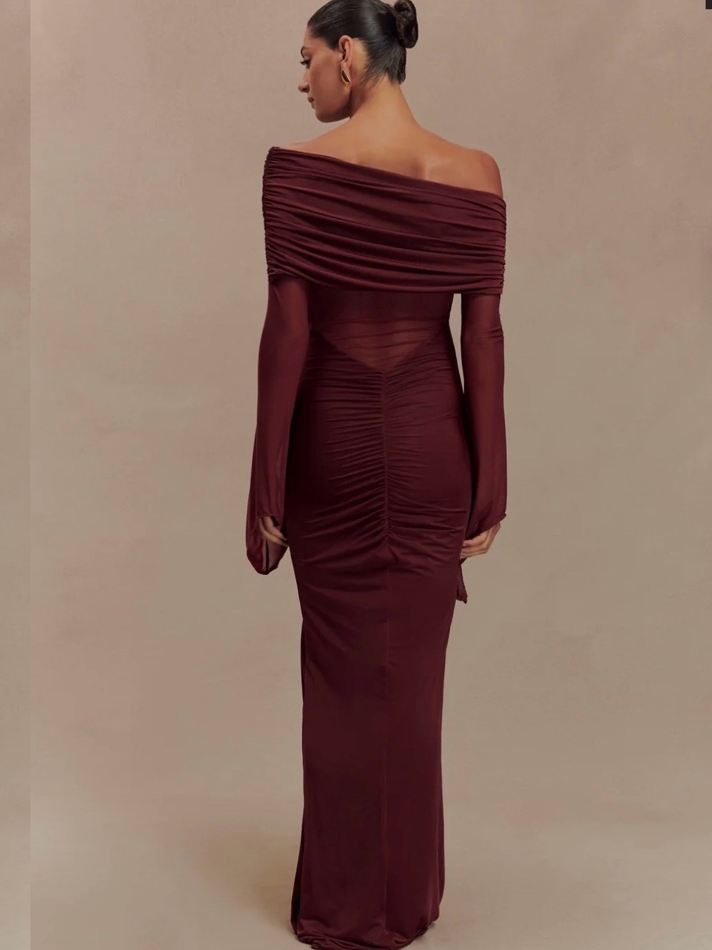 Meshki burgundy Kaitlin dress 

Off-Shoulder Long Sleeve Burgundy Maxi Dress - Picture 2 of 4